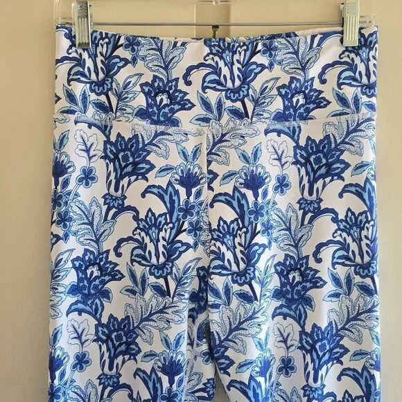 Kira Grace Blue & White Floral Botanical Print Leggings, NWOT, Sz. M - Picture 2 of 9